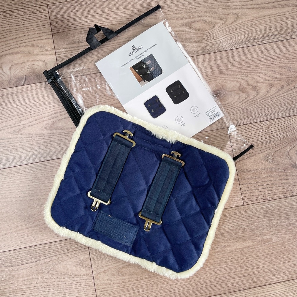 Kentucky chest expander Navy with faux sheepskin.